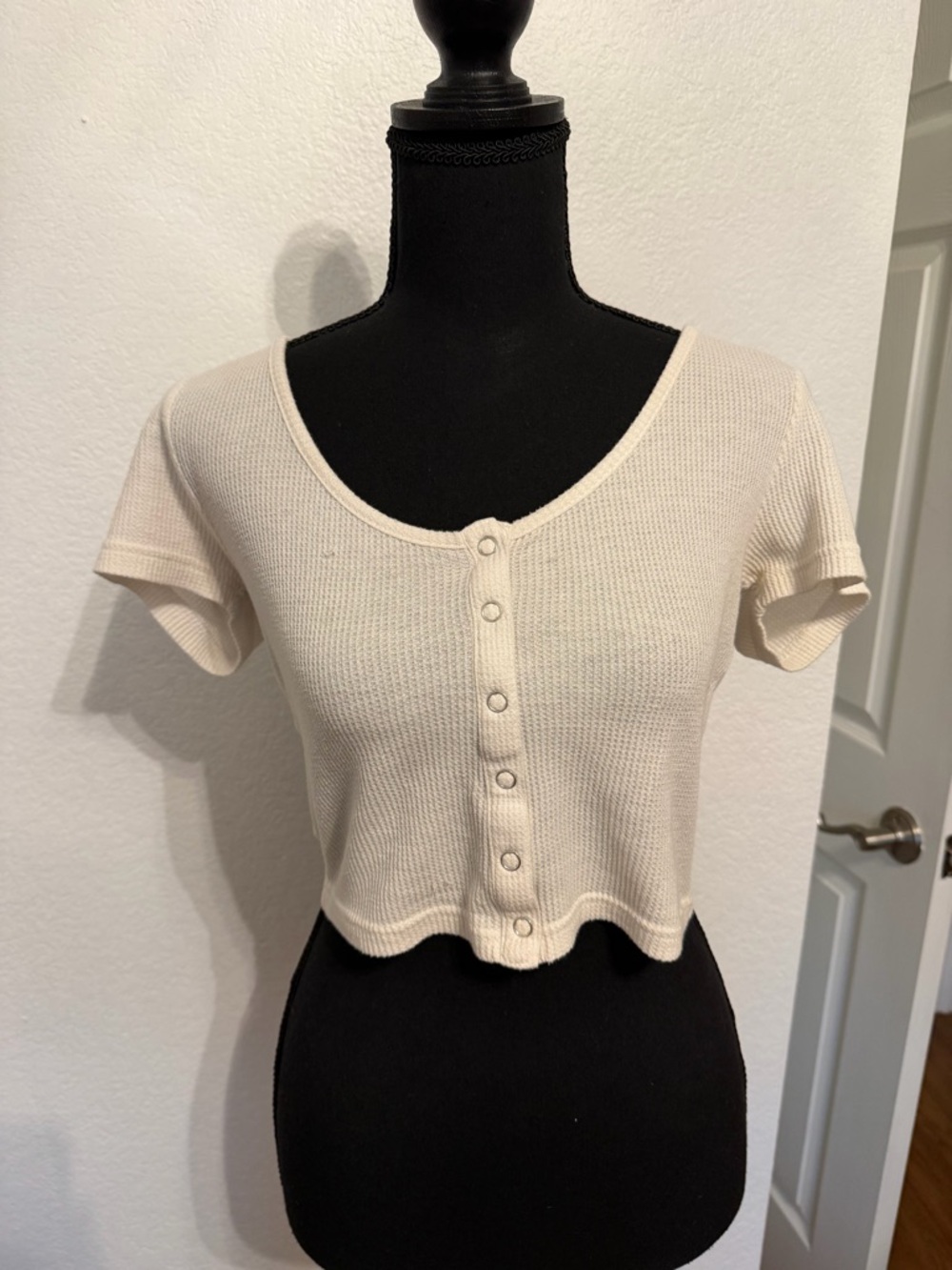 Me to We Cream Ribbed Short-Sleeve Cropped Button Top